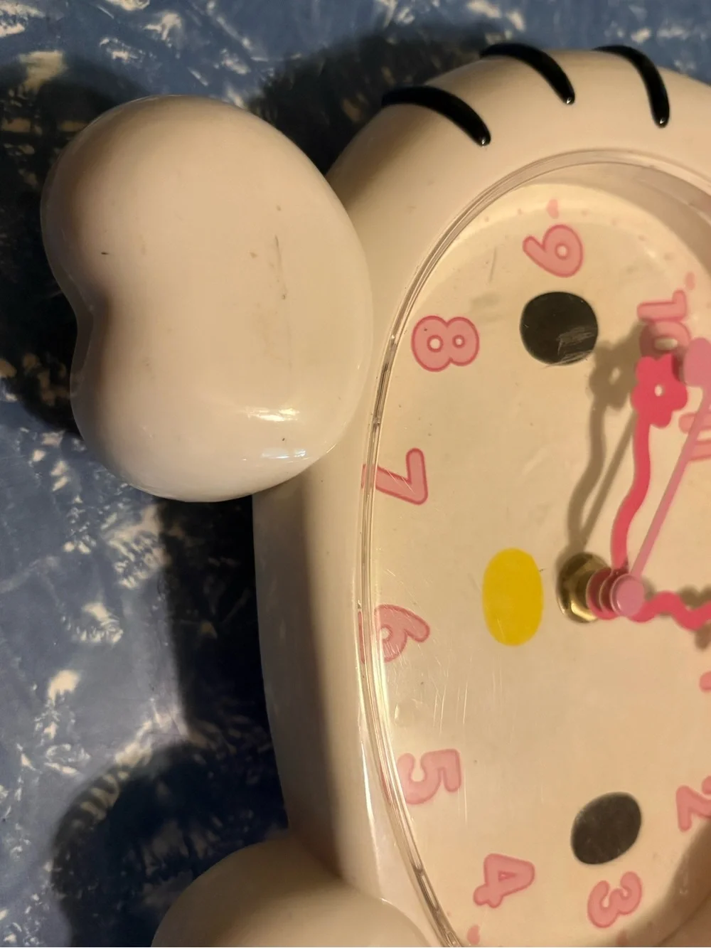 Vintage Y2K 2009 Kawaii White Hello Kitty Style Wall Clock with Pink Bow